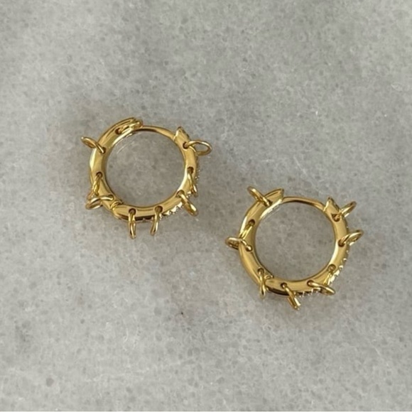 Gold Crystal Chain Punk Hoop Earrings 

Brand New - Picture 4 of 6